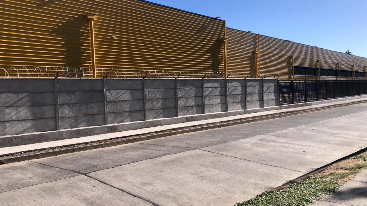 Muro perimetral de hormigón en un segundo sitio, aplicación real